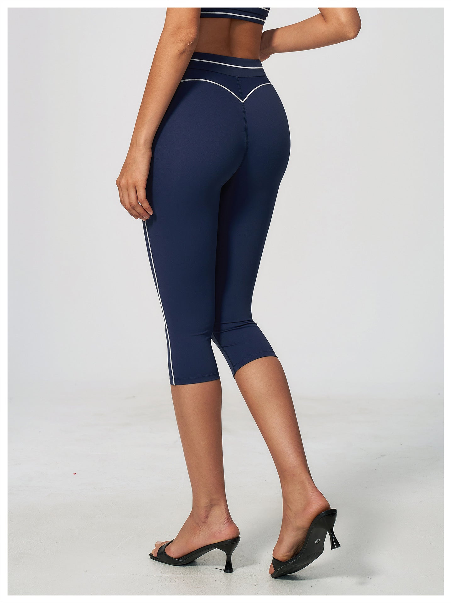 Short Capri Gaio
